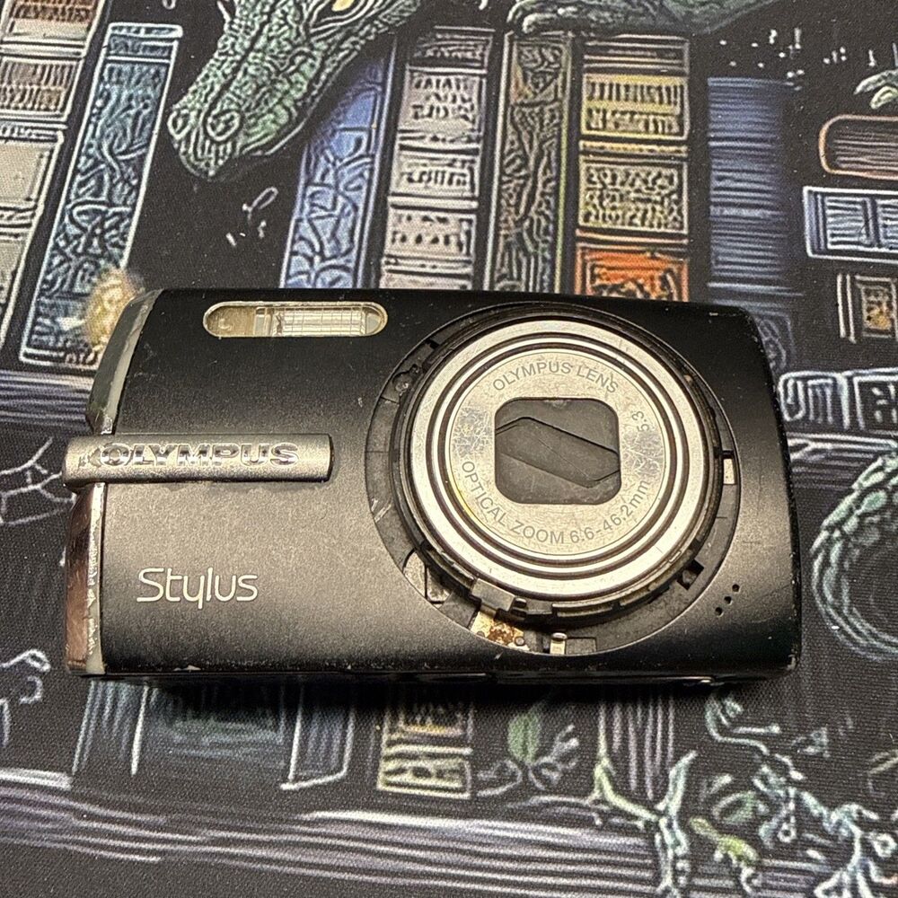 Olympus Stylus 1010 Digital Camera No Battery Untested For Parts / Repair
